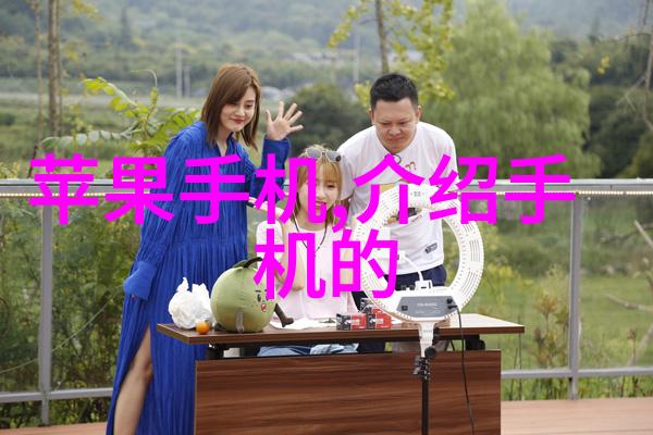公交车上两个小学生遭遇包被破坏的不幸事件