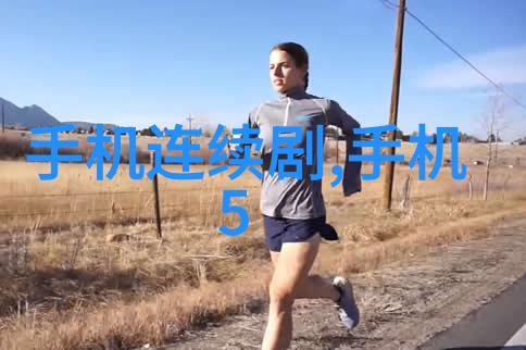 双手忙碌一边下奶一边享受面膜时刻