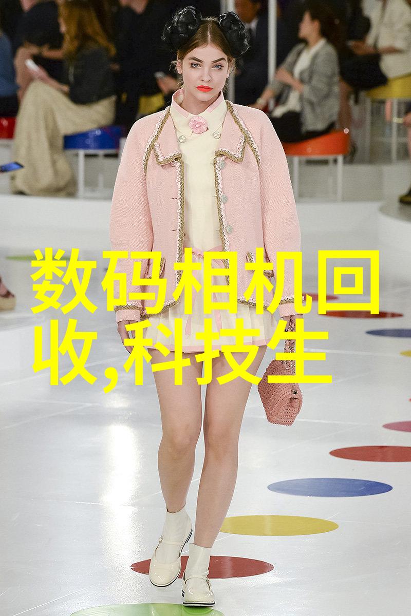 向小小花蕾深处前进的奇妙探险发现未知世界的勇气与智慧