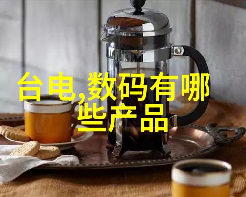 双人床上享受扑克夜晚情侣间的温馨游戏时光
